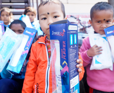 Self-filtration water bottle for children